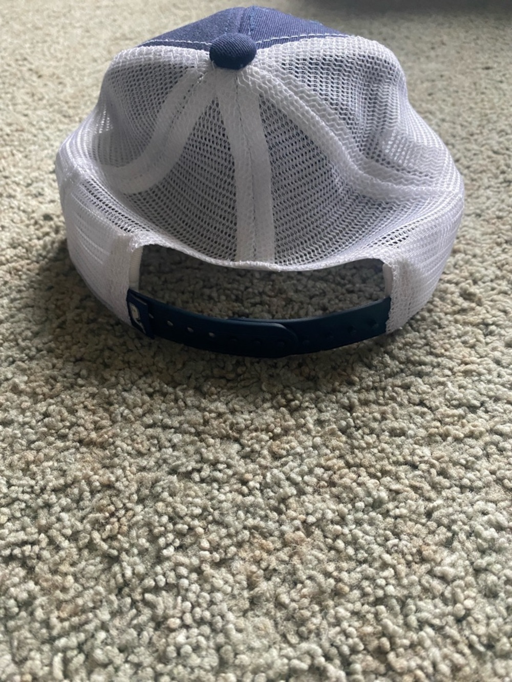 Kids Vineyard Vines Navy & White Mesh Trucker Hat with Red Whale Patch - Picture 2 of 3